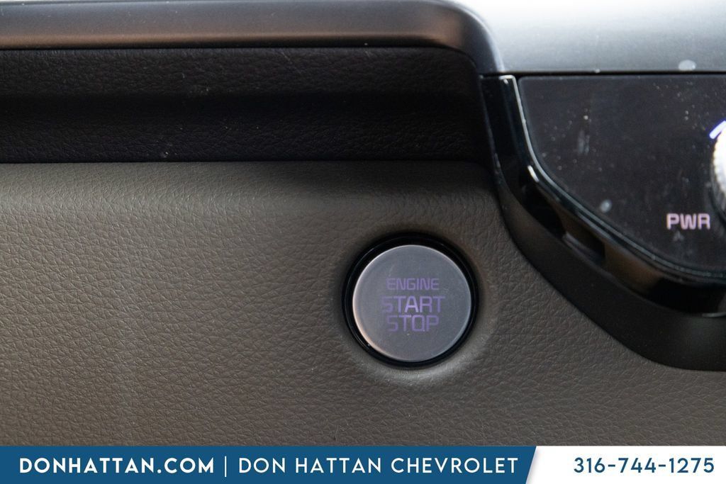 Used 2025 Kia Carnival FWD image 11