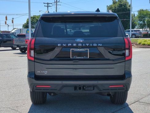 Certified 2025 Ford Expedition Active RWD image 5