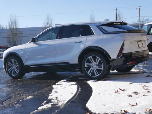 Certified 2024 Cadillac Lyriq Tech w/ Driver Assist Package image 4