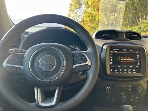 Used 2023 Jeep Renegade Latitude image 23
