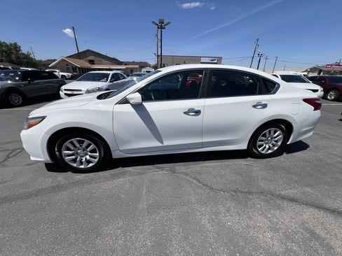 Used 2017 Nissan Altima 2.5 S FWD image 4