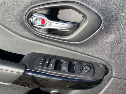 Used 2023 Jeep Cherokee Altitude Lux image 22