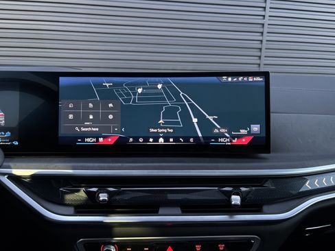 Used 2025 BMW X5 xDrive50e w/ M Sport Package image 18