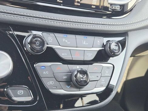 New 2026 Chrysler Pacifica Select FWD image 25