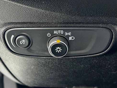 Used 2019 Chevrolet Equinox LT FWD image 10