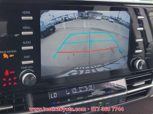 Used 2023 Toyota Sienna XLE FWD image 23