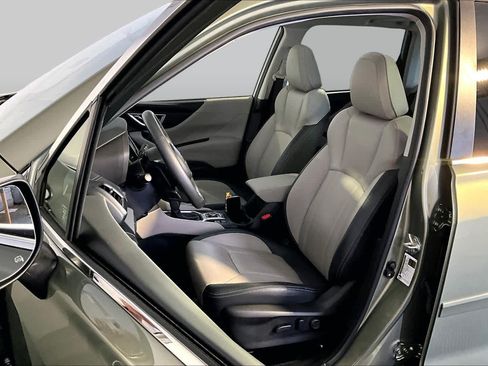 Used 2021 Subaru Forester Limited AWD/4WD image 9