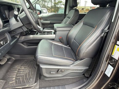 Used 2025 Ford F250 Lariat w/ Chrome Package image 16