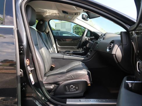 Used 2016 Jaguar XJ R-Sport image 24