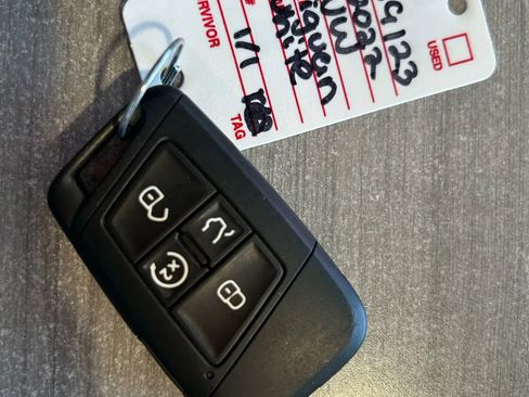 Used 2022 Volkswagen Tiguan SE image 33