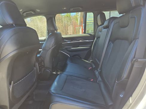 Used 2022 Jeep Grand Cherokee Trailhawk AWD/4WD image 34