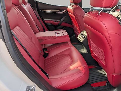 Used 2018 Maserati Ghibli S RWD image 33