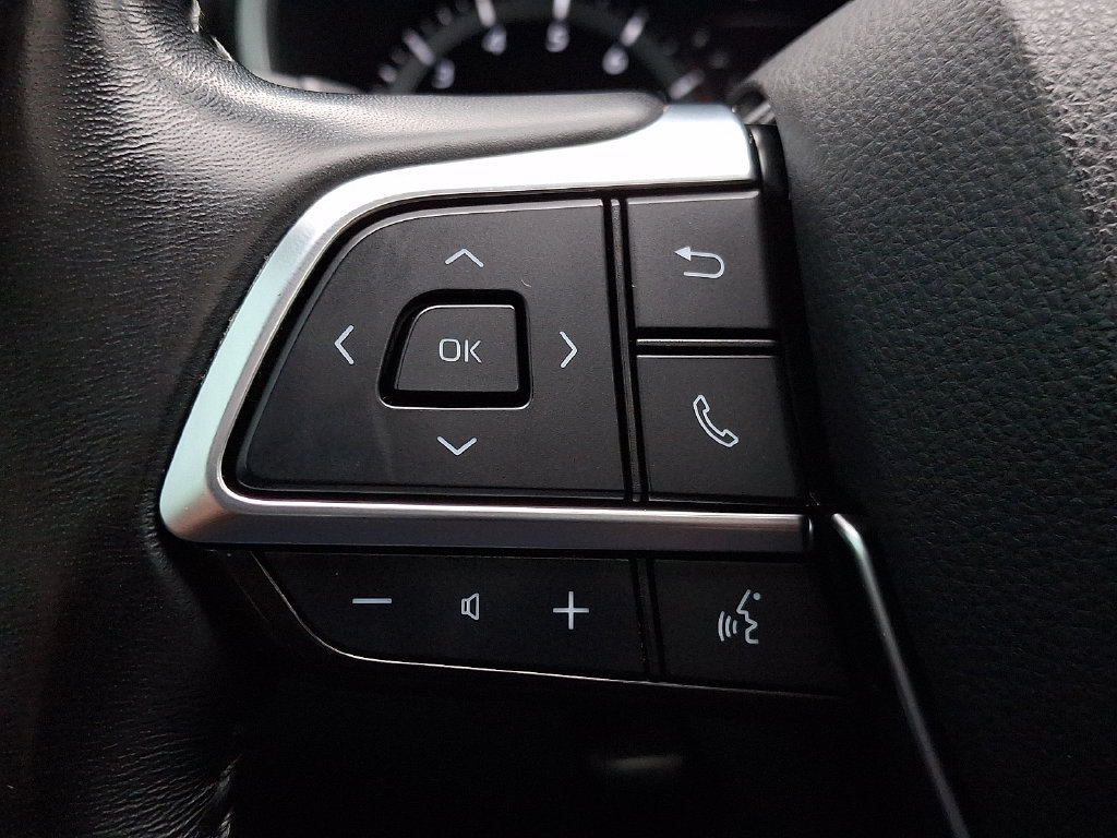 Used 2021 Toyota Highlander XLE AWD/4WD image 24