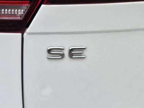 Certified 2023 Volkswagen Tiguan SE R-Line FWD image 9