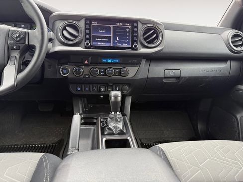 Used 2022 Toyota Tacoma TRD Off-Road w/ Technology Package AWD/4WD image 14