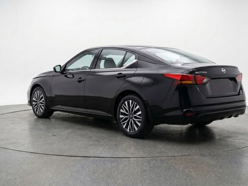 Used 2025 Nissan Altima 2.5 SV image 6