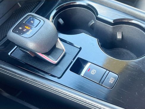 Used 2021 Nissan Rogue SL w/ Premium Package image 17