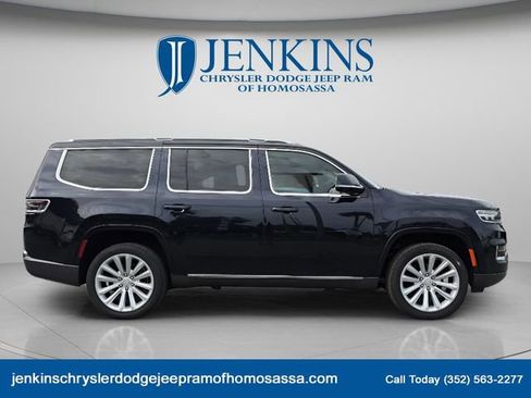 Used 2022 Jeep Grand Wagoneer Series II w/ Flexible Seating Group AWD/4WD image 2