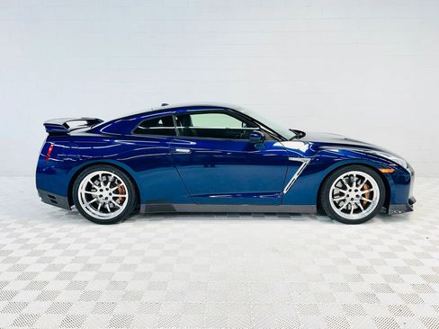 Used 2015 Nissan GT-R Premium AWD/4WD image 25