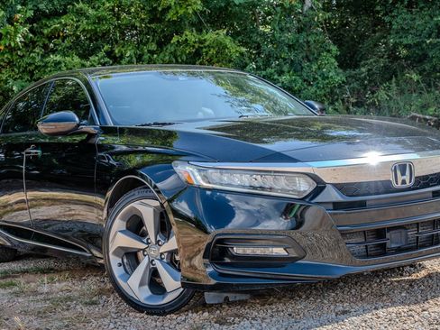 Used 2018 Honda Accord Touring image 7
