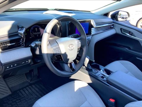 Used 2025 Toyota Camry LE w/ Convenience Package image 15