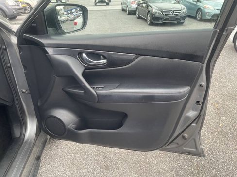 Used 2018 Nissan Rogue SV AWD/4WD image 32