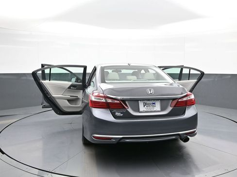 Certified 2017 Honda Accord EX-L image 47