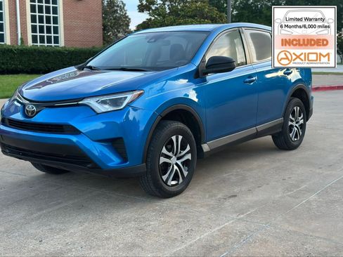 Used 2018 Toyota RAV4 LE FWD image 1