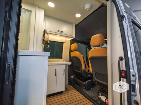 Used 2023 Mercedes-Benz Sprinter 3500 image 33