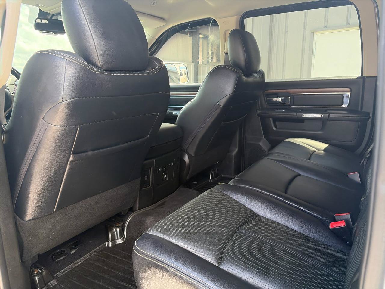 Used 2018 RAM 3500 Laramie w/ Convenience Group AWD/4WD image 15