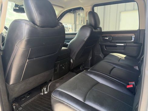 Used 2018 RAM 3500 Laramie w/ Convenience Group AWD/4WD image 15