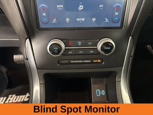 Used 2024 Ford Edge Titanium image 15