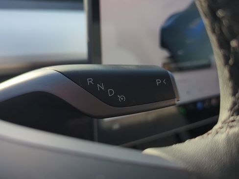 Used 2024 Tesla Model Y Performance AWD/4WD image 18