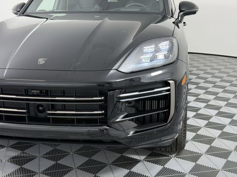 New 2025 Porsche Cayenne Turbo image 11
