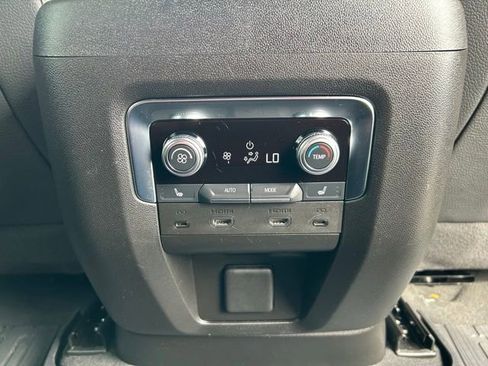 Used 2025 GMC Yukon Denali w/ Denali Reserve Package AWD/4WD image 46