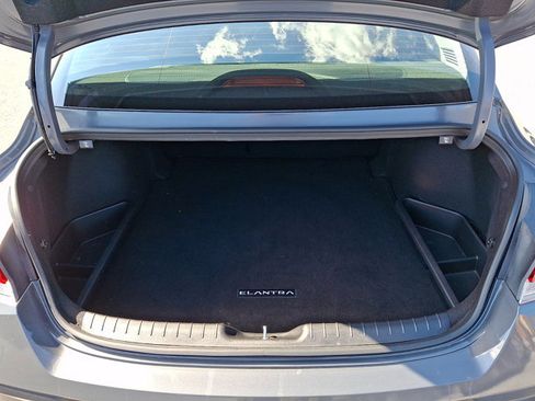 Used 2025 Hyundai Elantra Limited FWD image 28