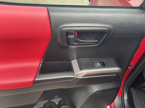 Used 2021 Toyota Tacoma SR5 AWD/4WD image 17