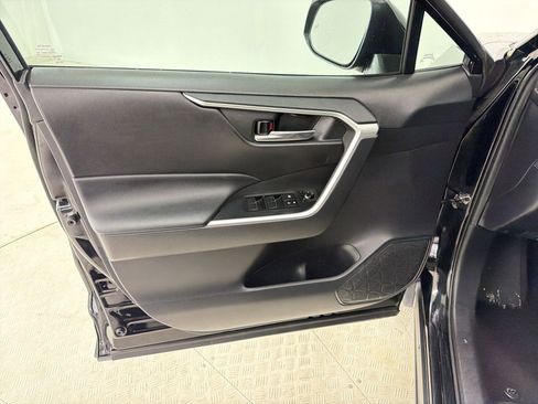 Used 2020 Toyota RAV4 XLE Premium FWD image 13
