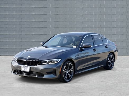 Used 2021 BMW 330e w/ Convenience Package image 3