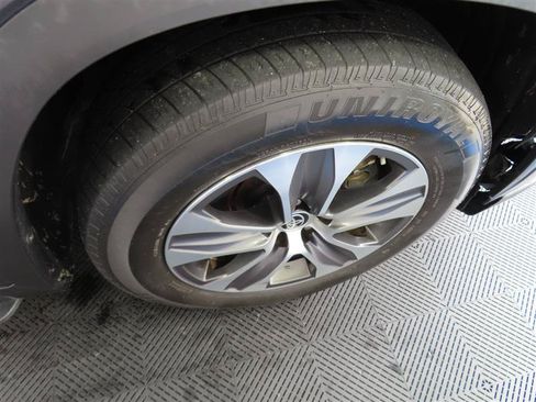 Used 2022 Toyota Highlander XLE FWD image 9