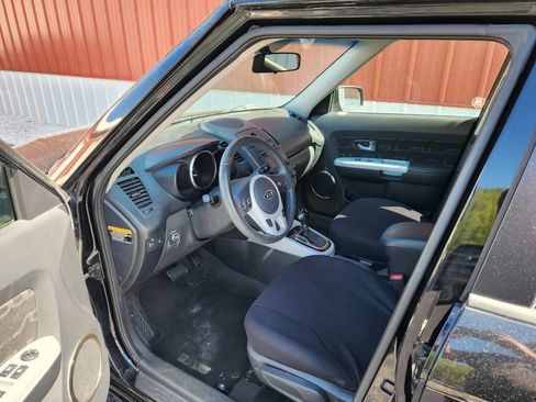 Used 2012 Kia Soul + w/ Audio Pkg FWD image 13
