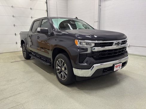 Used 2024 Chevrolet Silverado 1500 LT image 2