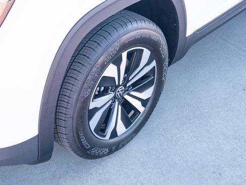 New 2026 Volkswagen Atlas SE image 10