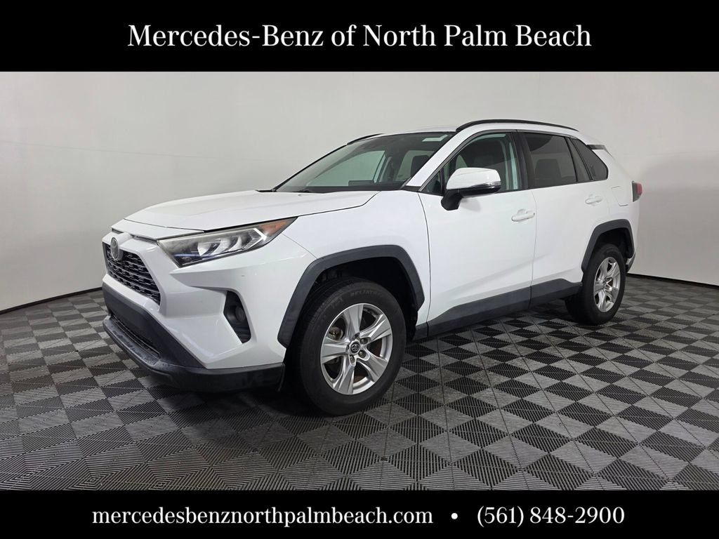 Used 2021 Toyota RAV4 XLE w/ Convenience Package FWD image 1