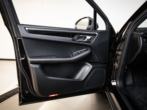 Certified 2023 Porsche Macan Turbo AWD/4WD image 23