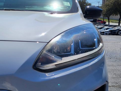 Certified 2022 Ford Escape SE w/ SE Sport Appearance Package image 11