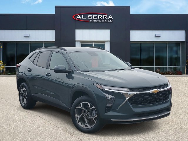 Used 2025 Chevrolet Trax LT w/ Driver Confidence Package FWD image 1