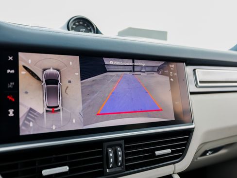 Certified 2022 Porsche Cayenne Turbo image 19