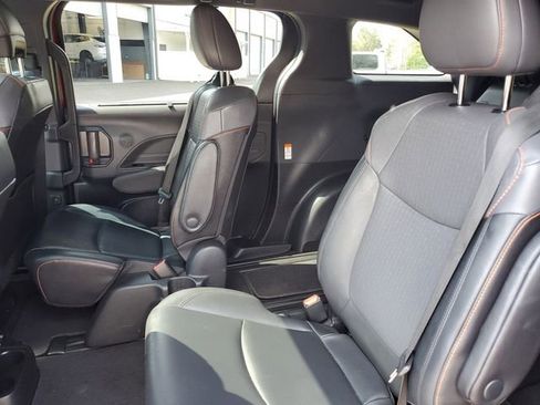 Used 2022 Toyota Sienna XSE image 9