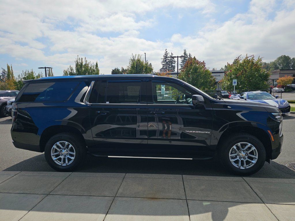New 2026 Chevrolet Suburban LT w/ Comfort Package AWD/4WD image 8